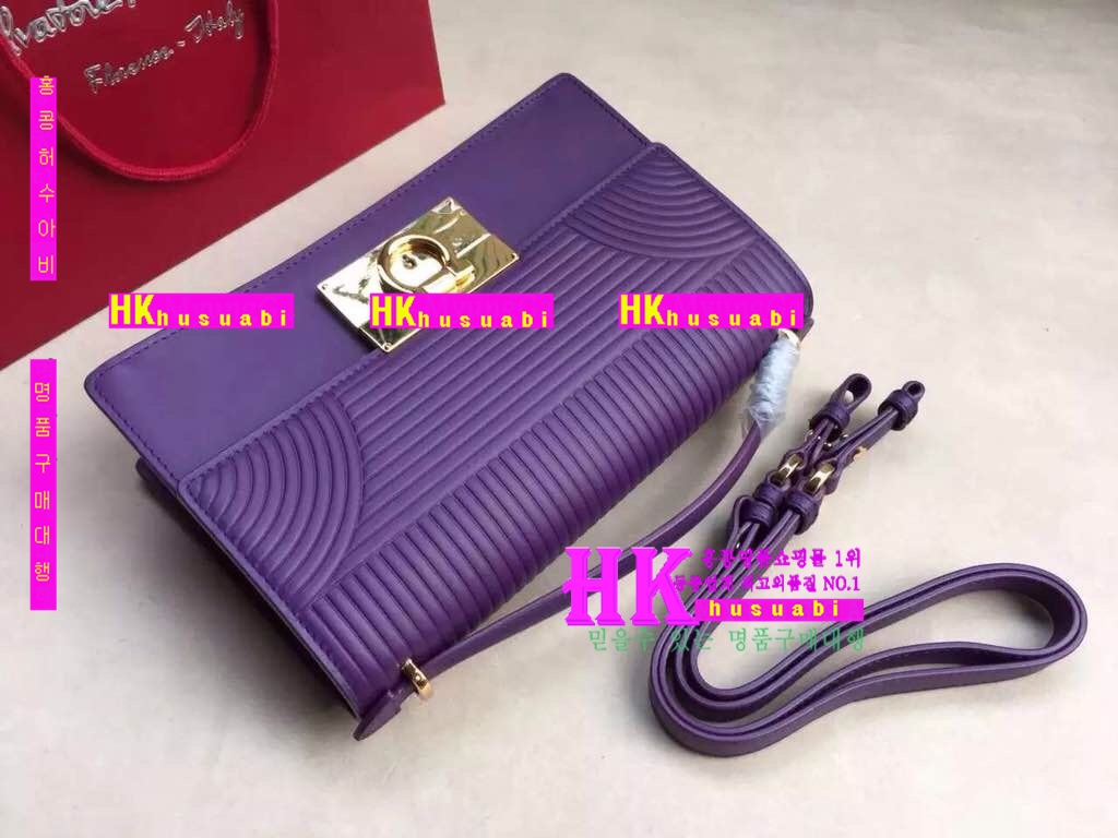�ڹ̷��ޡ� NEW ��󰡸� ������ ũ�ν��� PE170504-28