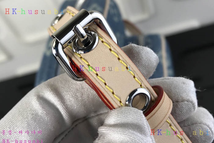 �ڹ̷��ޡ� ���̺��� �Ƹ����� ũ�ν��� LV M45236A-2